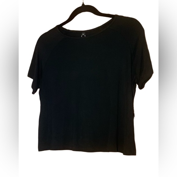 Mippo Tops - Mippo Activewear Women's Slightly Cropped Black Top Size M Crossover Back NWT